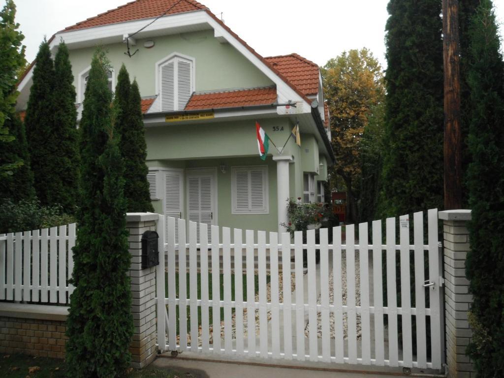 Csokonai Guesthouse ซามาร์ดี ภายนอก รูปภาพ